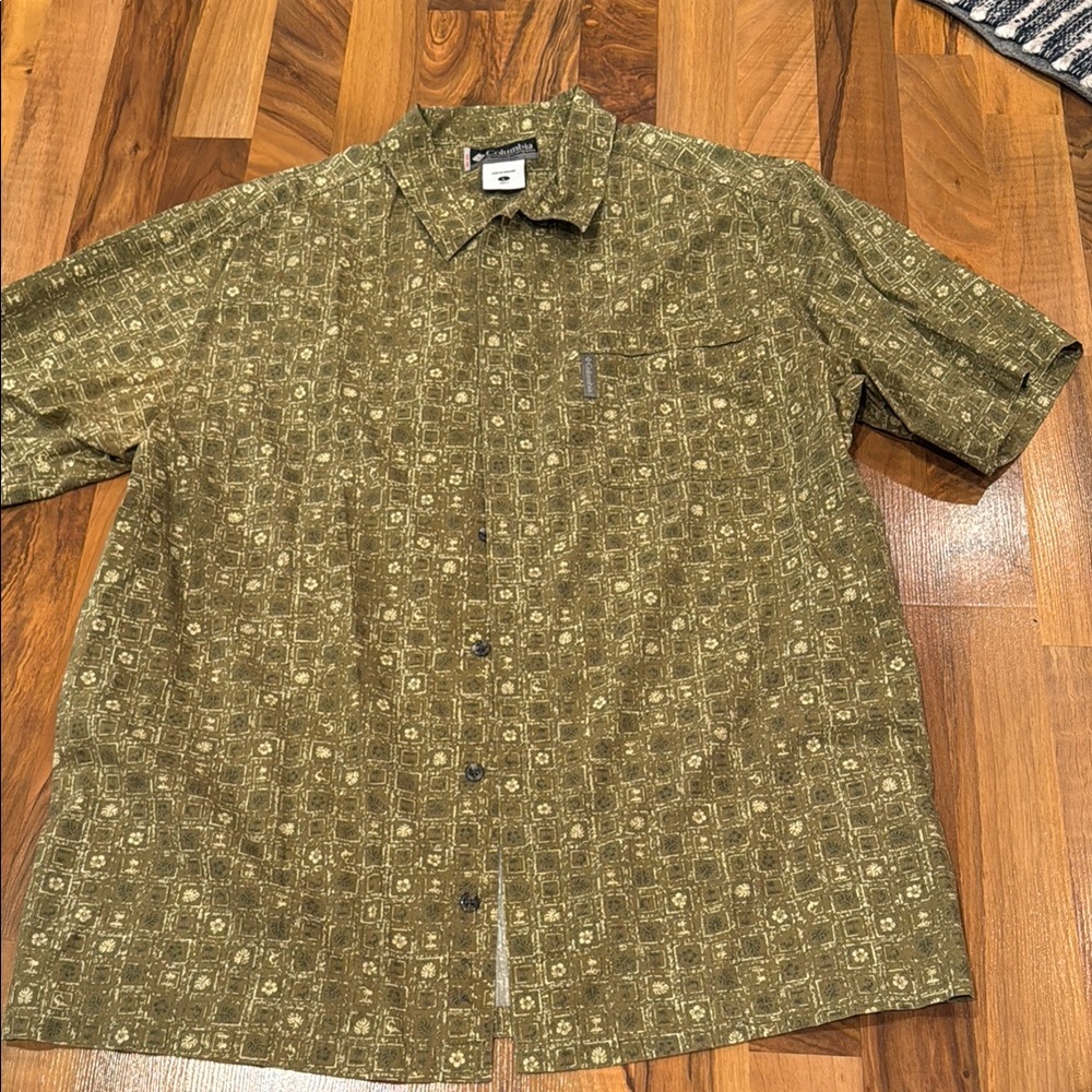 Men’s Columbia 100% cotton button down casual shirt size large